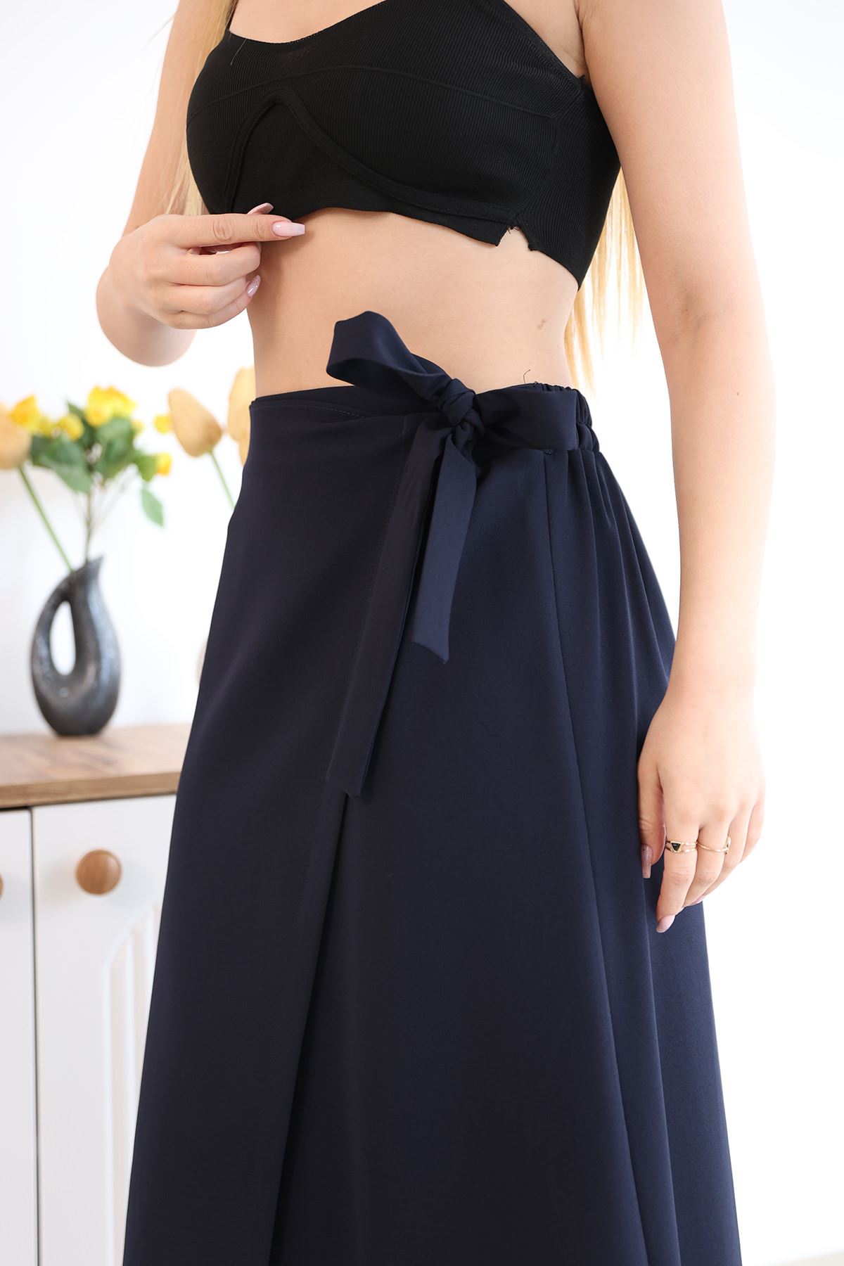 Ön Kapak Detay Atlas  Etek-Siyah