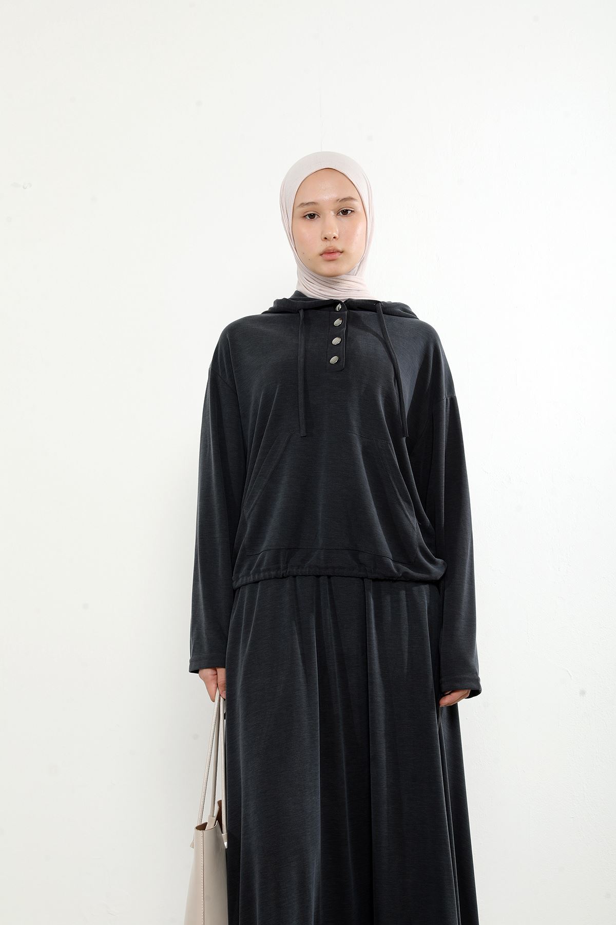 Kadın Önü Çıtçıt Pat Detaylı Kanguru Cepli Kapüşonlu Tesettür Etekli Takım Siyah