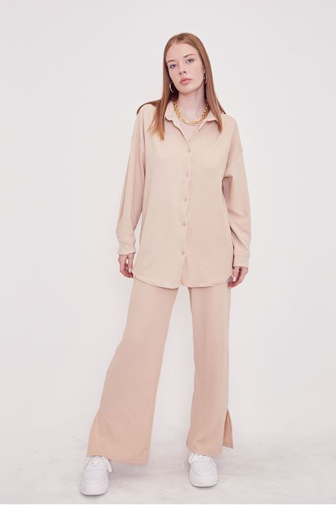 Kadın Boydan Düğmeli Gömlek Pantolon Paça Yırtmaç Detaylı Takım-Bej