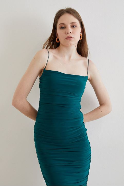 Kadın İnce İp Askılı Büzgülü Elbise Zümrüt Yeşili