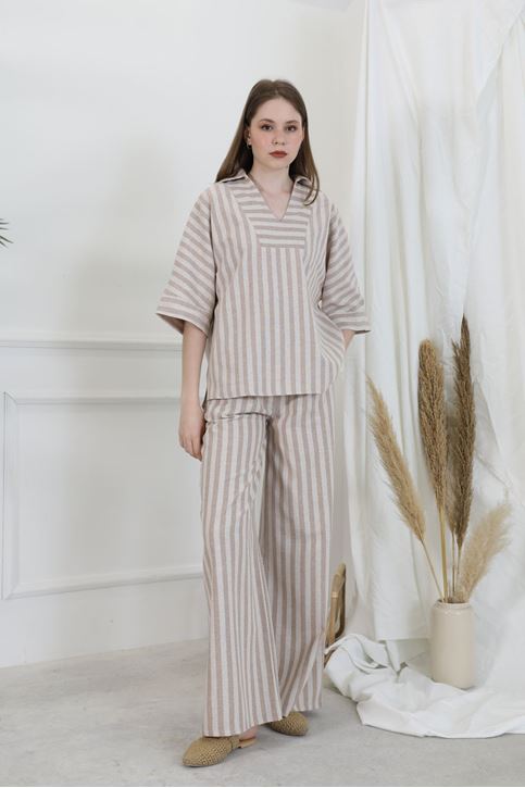 Kadın V Yaka Çizgili Yarım Kol Rahat Kalıp Yazlık Keten Takım Bej