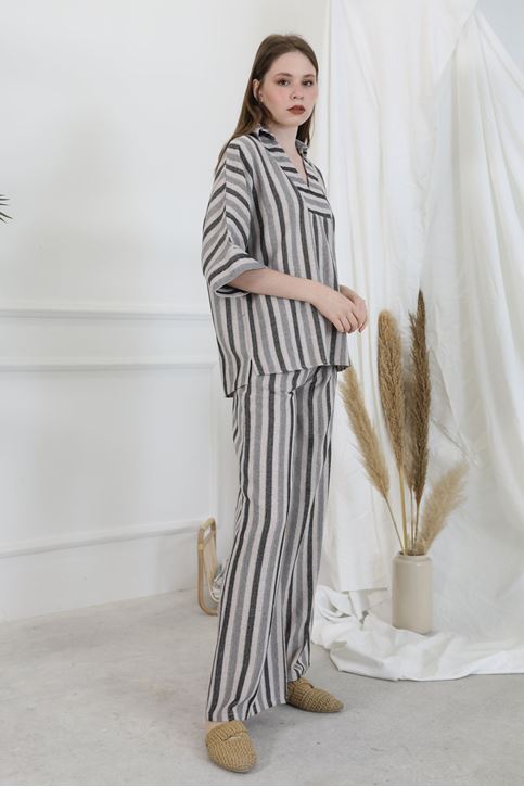 Kadın V Yaka Çizgili Yarım Kol Rahat Kalıp Yazlık Keten Takım Siyah