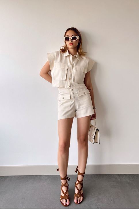 Kadın Kolsuz Gold Düğme Ve Torba Cep Detaylı Yazlık Şort Takım Taş