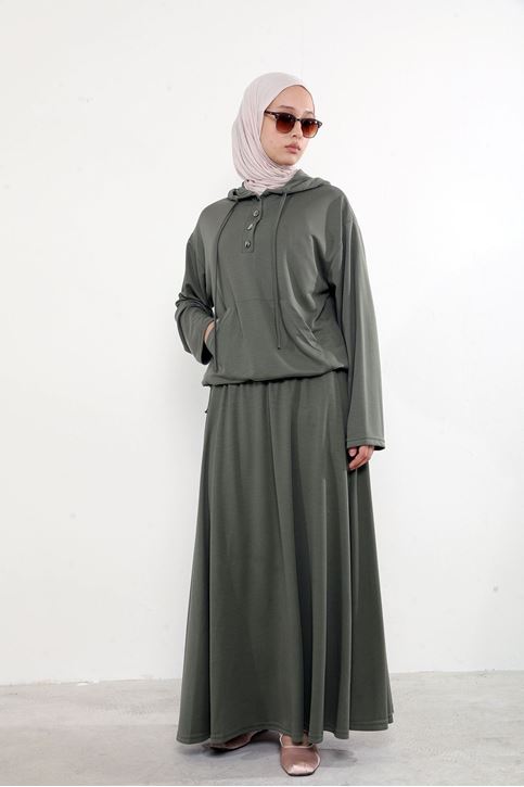 Kadın Önü Çıtçıt Pat Detaylı Kanguru Cepli Kapüşonlu Tesettür Etekli Takım Haki