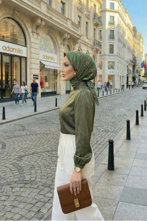 Kadın Lastikli Kol Yarı Dik Yaka Arka Fermuar Detay Saten Tunik Haki