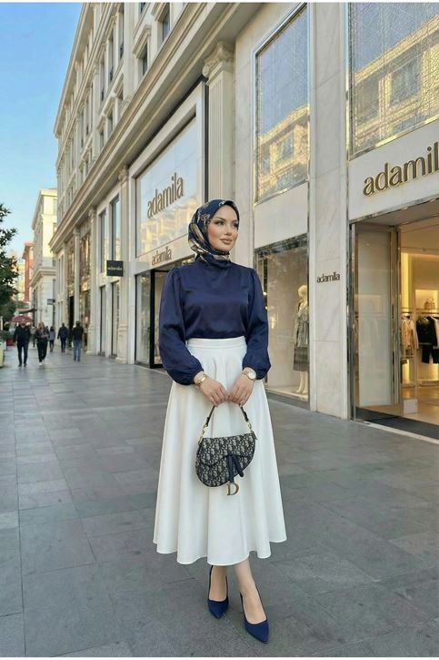 Kadın Lastikli Kol Yarı Dik Yaka Arka Fermuar Detay Saten Tunik Lacivert