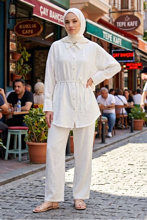 Kadın Ekru Rahat Kalıp Çilek Kumaş Gömlek Yaka Boydan Düğmeli Tunik Pantolonlu Takım Kombin 