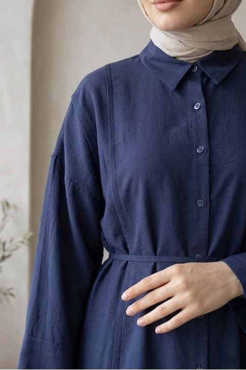Kadın Lacivert Gömlek Yaka Boydan Düğmeli Geniş Kol Ön Nevrür Detay  Ekstra Uzun Tesettür Yazlık Tunik