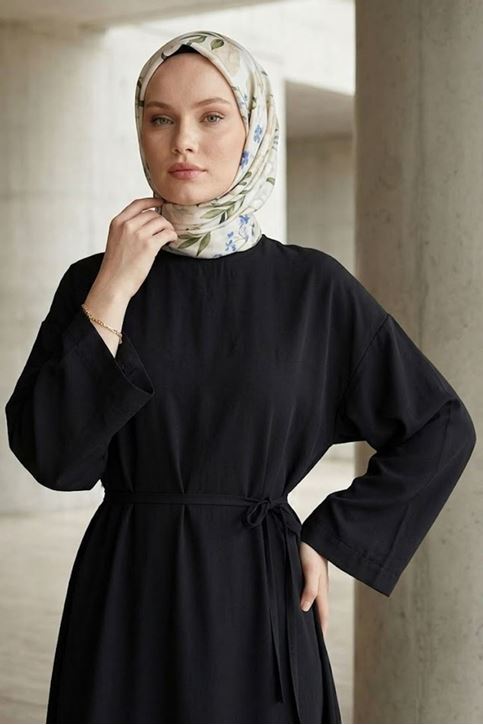 Trend Tesettür Siyah Cupro Elbise Kuşaklı Beli Bağlamalı Şık ve Günlük Uzun Elbise Sade Düz Elbise