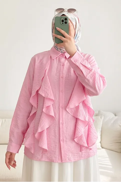 Trend Tesettür  Pembe Fırfırlı Gömlek Yaka Bluz Önü Volanlı Düğmeli Şık ve Günlük Yazlık Tesettür Tunik Bluz