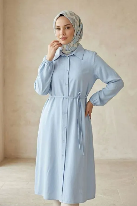 Kadın Tesettür Mavi Tensel Kumaş Gömlek Tunik Beli Kuşaklı Boydan Düğmeli Trend Tesettür Uzun Tunik