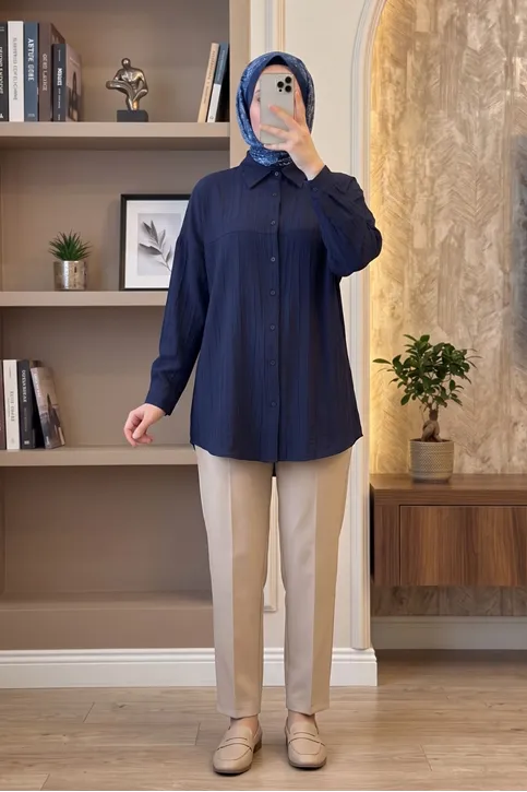 Kadın Lacivert Çilek Kumaş Trend Tesettür Tunik Düğmeli 78 CM Oversize Dökümlü Rahat Gömlek Tunik