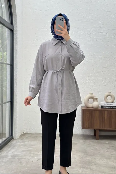 Kadın Gri Çilek Kumaş Trend Tesettür Tunik Düğmeli 78 CM Oversize Dökümlü Rahat Gömlek Tunik