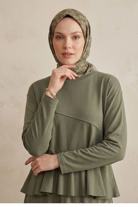 Kadın Tesettür Haki Pike Kumaş Peplum Fırfırlı Bluz Etek Takım
