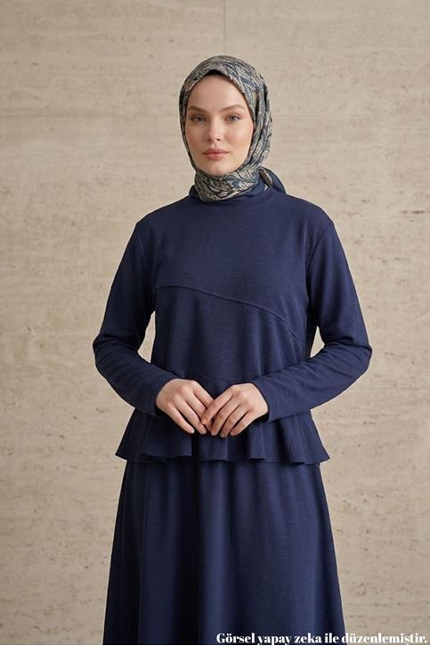 Kadın Tesettür Lacivert Pike Kumaş Peplum Fırfırlı Bluz Etek Takım
