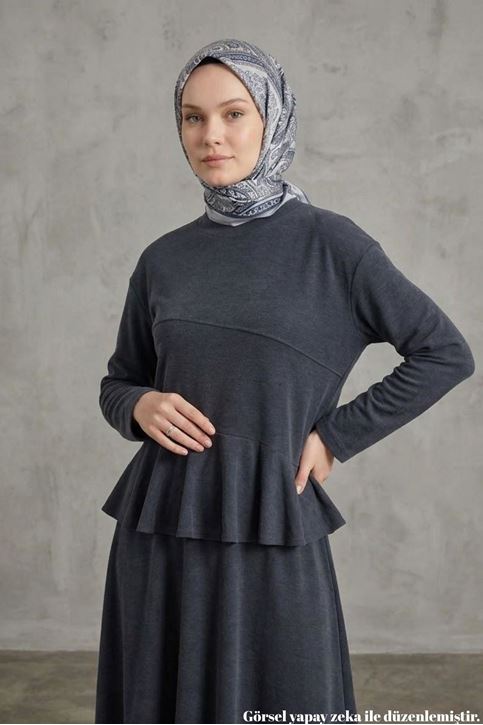 Kadın Tesettür Siyah Pike Kumaş Peplum Fırfırlı Bluz Etek Takım