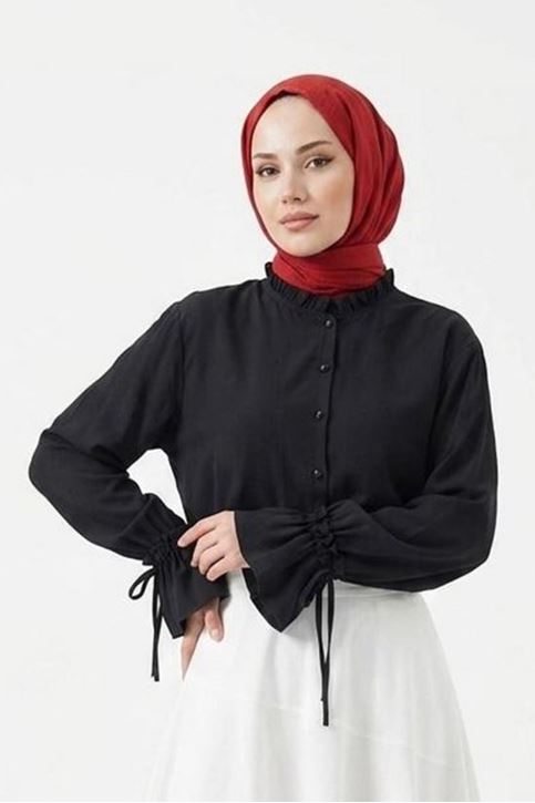 Kadın Kolu Tünelli Yaka Fırfırlı Kısa Trend Şık Siyah Tesettür Bluz Gömlek