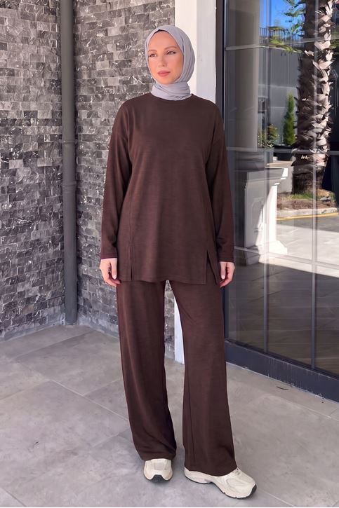 Kadın Tesettür İkili Takım Rahat Kalıp Pike Kumaş Uzun Kollu Tunik Bol Paça Pantolon Şık Günlük Kombin