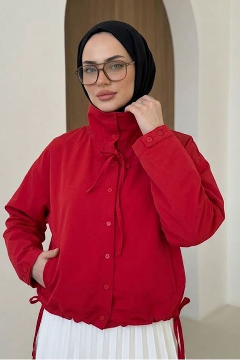 Kadın Kırmızı Dik Yaka Düğmeli Büzgülü Kısa Ceket Bağcık Detaylı Cepli Mevsimlik Tesettür Ceket Tunik