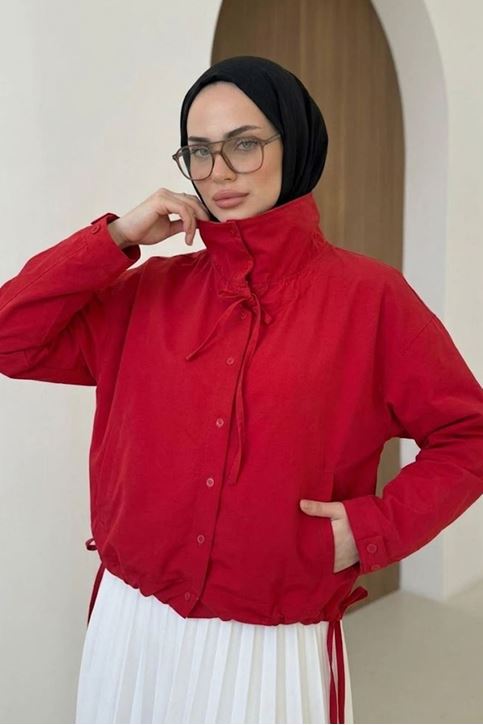 Kadın Kırmızı Dik Yaka Düğmeli Büzgülü Kısa Ceket Bağcık Detaylı Cepli Mevsimlik Tesettür Ceket Tunik