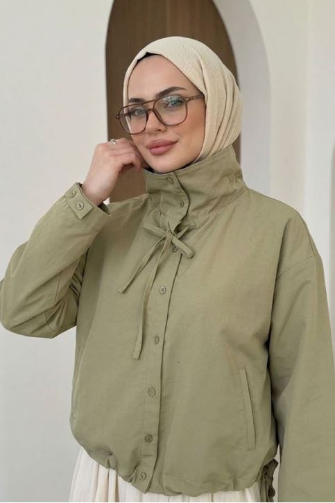 Kadın Haki Dik Yaka Düğmeli Büzgülü Kısa Ceket Bağcık Detaylı Cepli Mevsimlik Tesettür Ceket Tunik