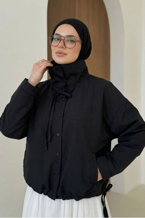 Kadın Siyah Dik Yaka Düğmeli Büzgülü Kısa Ceket Bağcık Detaylı Cepli Mevsimlik Tesettür Ceket Tunik